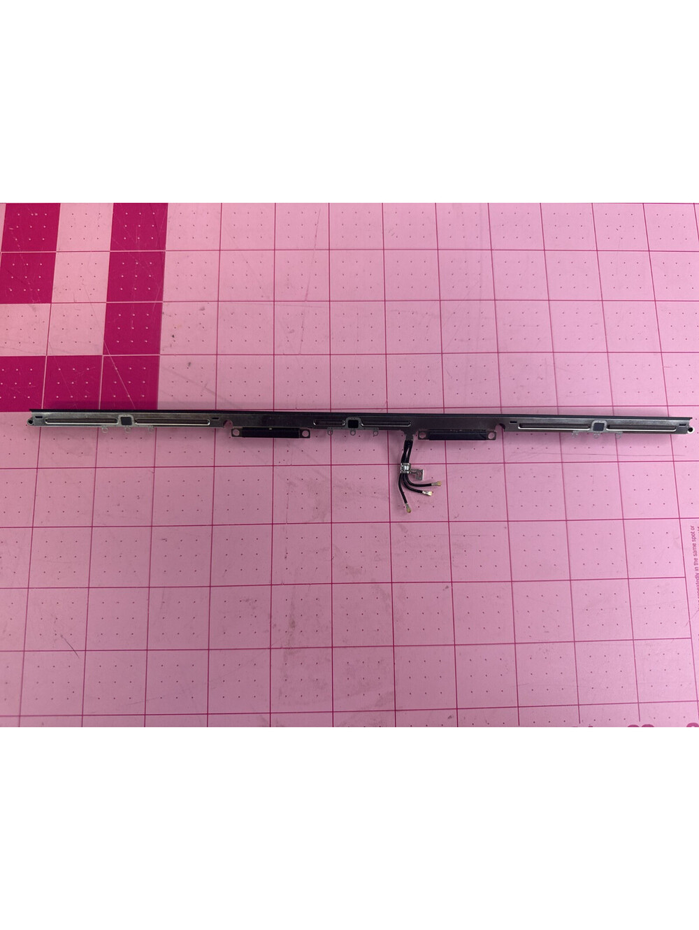 MacBook Pro A2485 16" 2021 MK1E3LL/A Rear Vent & Wi-Fi Antenna Module